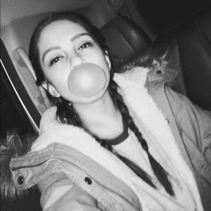 Meet your Posher, Shania